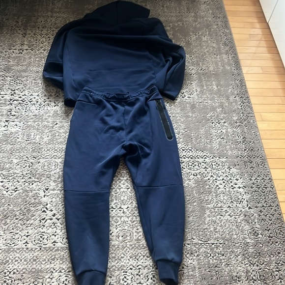 Men’s Nike tech suit - Picture 2 of 6